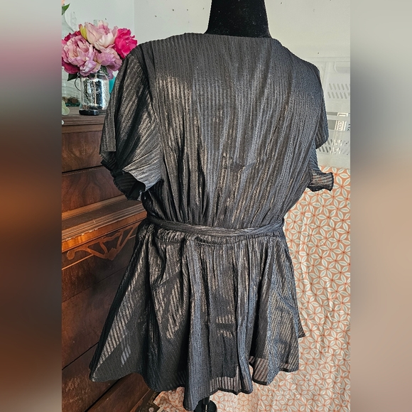 NWT Bloomchic 18/20 peplum black top with removable belt - Picture 2 of 7